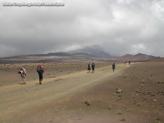 Kilimanjaro - Day 4 It gets dusty, colder and all vegetation evanesces. We arrive at the 'alpine desert' landscapes. Our hearts start to beat faster and now and then we have to get our respiration under control. In the early afternoon we reach the Kibo cabin at 4700m. <br />
 Stefan Cruysberghs